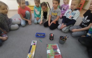 Dzieci świętują Dzień Kredki (6)