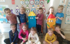 Dzieci świętują Dzień Kredki (7)